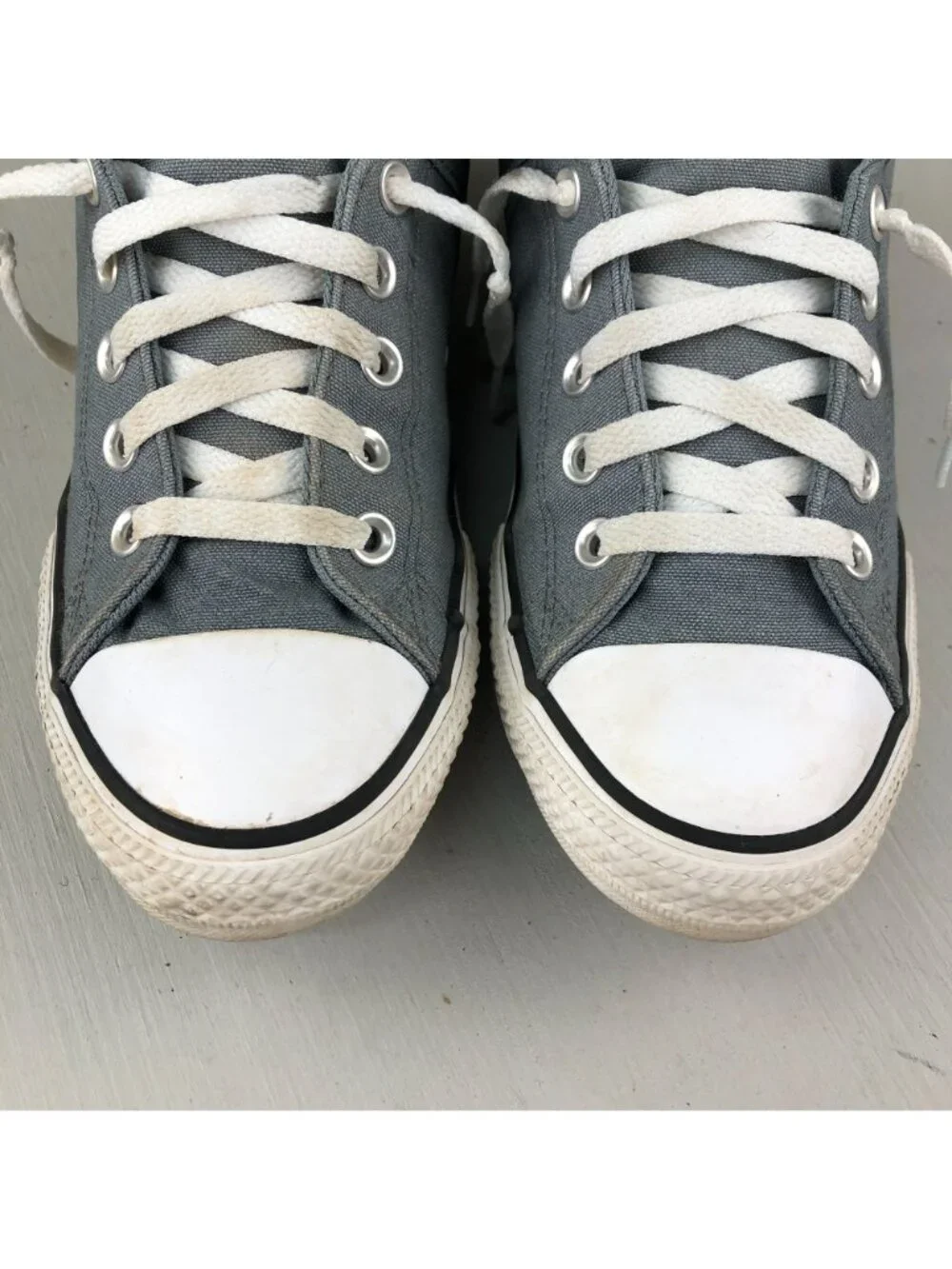 Converse Juniors Size 6 Chuck Taylor All Star Axel Gray White Sneakers Shoes
